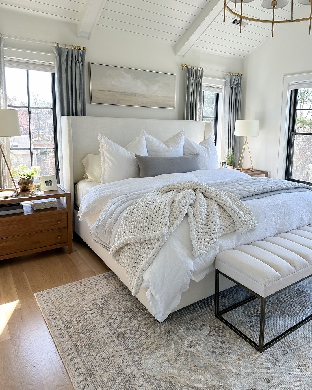 5x8 rug under queen bed