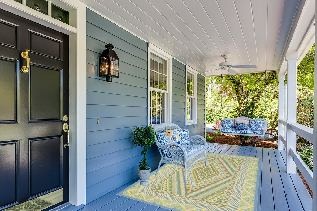 SAFAVIEH Four Seasons Collection 5' x 8' Blue / Yellow FRS490H Hand-Hooked Area Rug in Light Blue Patio