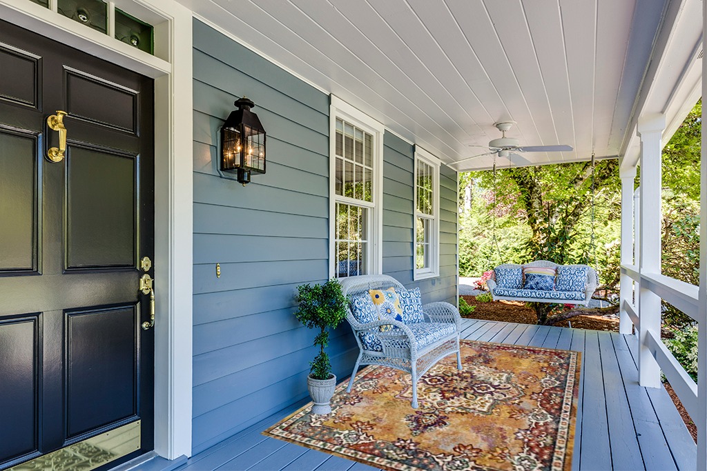 SAFAVIEH Savannah Collection 5'1" x 7'6" Yellow / Yellow SVH628H Boho Chic Area Rug in Light Blue Patio