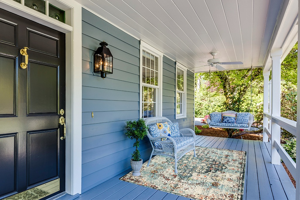 Bohemian Floral Medallion Area Rug in Light Blue Patio
