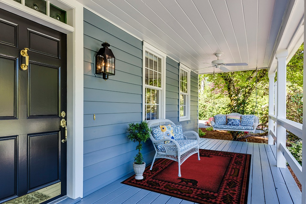 Rug Empire Rustic Lodge Cabin Bear Walk Area Rug, 5'3"x7'3" in Light Blue Patio