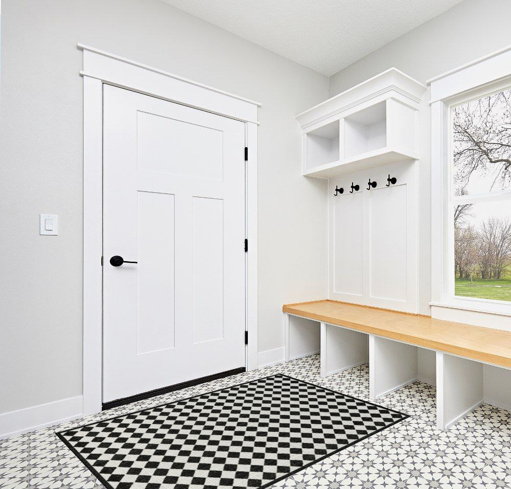 nuLOOM Myka Checkered Indoor/Outdoor Area Rug, 4x6, Black and White in White Modern Entryway