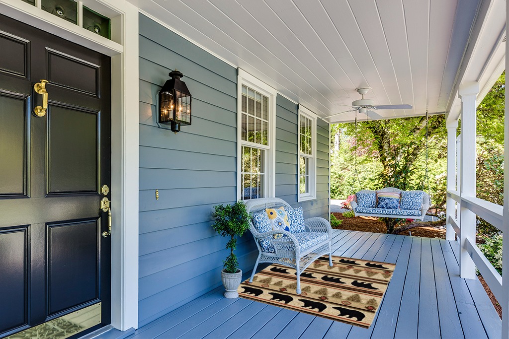 Rustic Lodge, Bear Cabin 4x5 Area Rug, 3'11"x5'3" Multi 7482 in Light Blue Patio