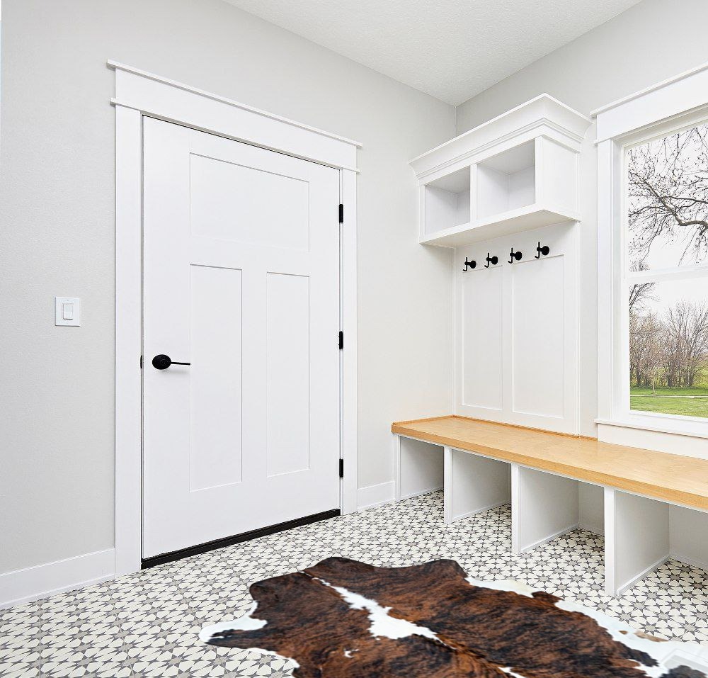 bonanza leathers Genuine Cowhide Rug Tricolor Brindle Size S/L/XL 5X6/6X7/7X8 FT (7X8) in White Modern Entryway