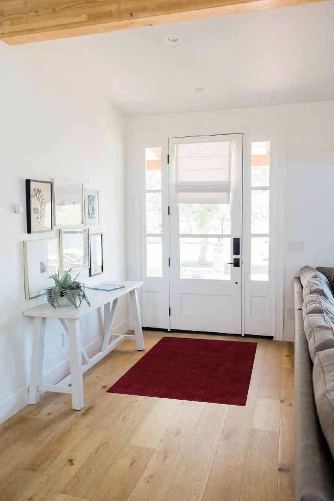 Haze Solid Low-Pile Indoor Area-Rug in White Scandinavian Entryway