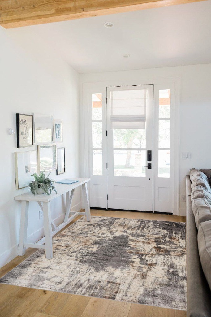 LUXE WEAVERS Euston Gray 5 x 7 Abstract Modern Area Rug in White Scandinavian Entryway