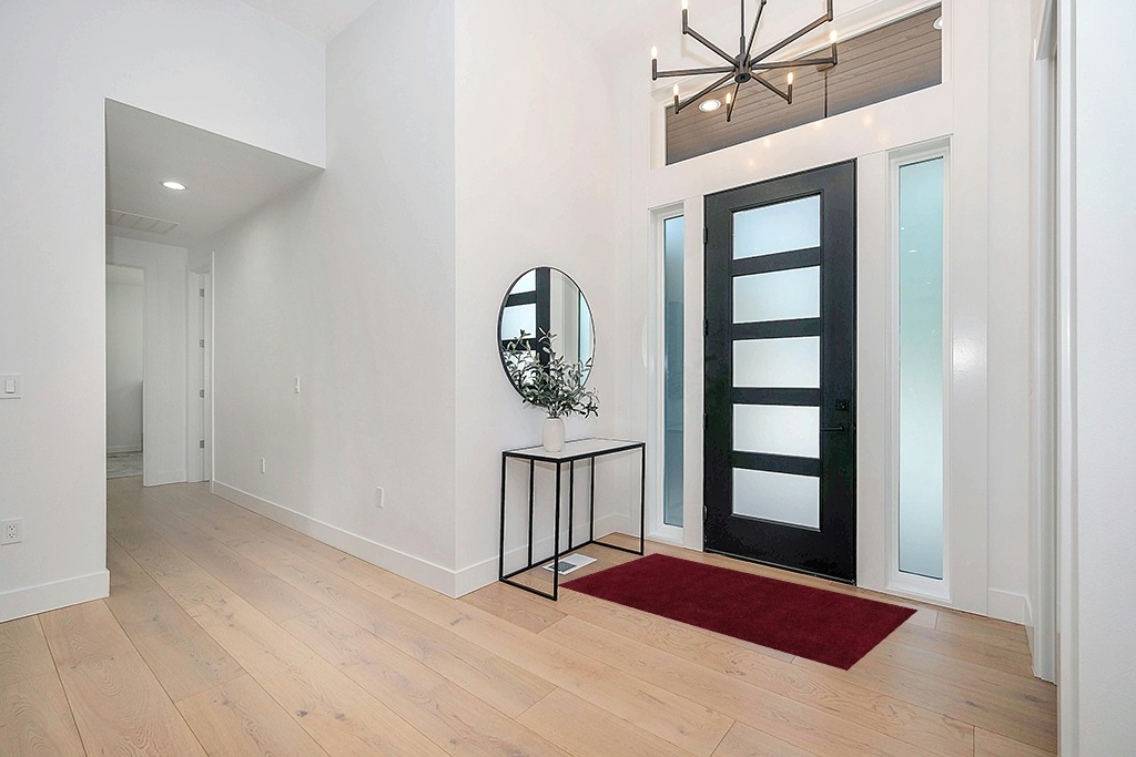 Haze Solid Low-Pile Indoor Area-Rug in Modern White Entryway