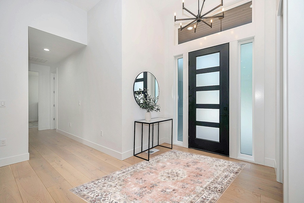 Vintage Floral Machine Washable Area Rug in Modern White Entryway
