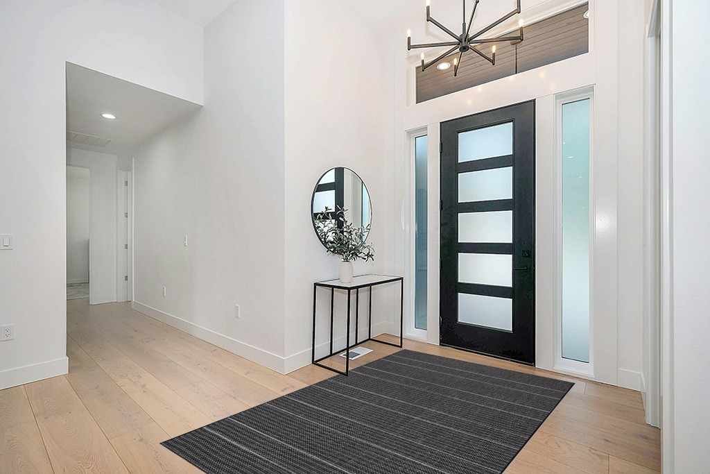 nuLOOM Alaina Indoor/Outdoor Striped Area Rug, 5x8, Black in Modern White Entryway