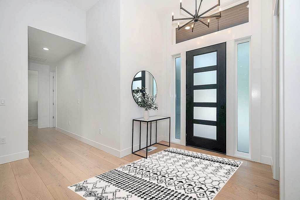 SAFAVIEH Tulum Collection Area Rug - 5'3" x 7'6", Ivory & Black, Moroccan Boho Distressed Design, Non-Shedding & Easy Care, Ideal for High Traffic Areas in Living Room, Bedroom (TUL229B) in Modern White Entryway