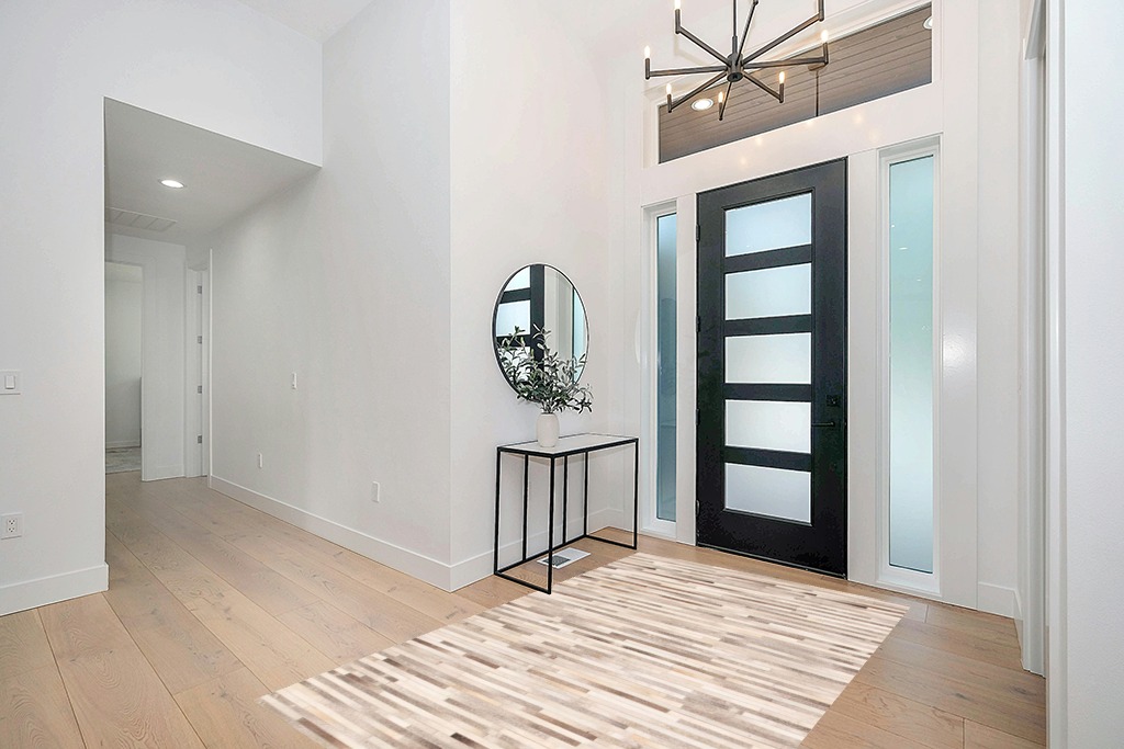 eCarpet Gallery Hand-Knotted | Area Rug for Living Room, Bedroom | Cowhide Patchwork Accent Grey Rug 5'3" x 7'6" | 350179 in Modern White Entryway