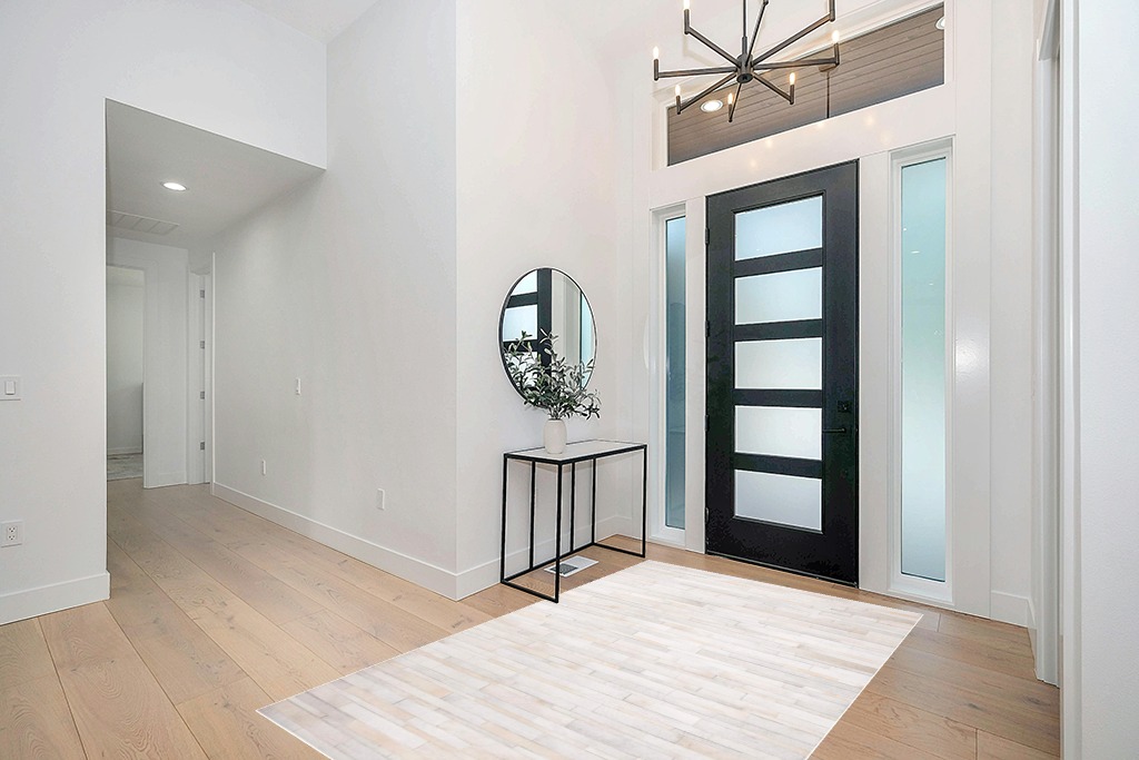 SAFAVIEH Studio Leather Collection 5' x 8' Ivory / Light Grey STL804A Handmade Mid-Century Modern Leather Area Rug in Modern White Entryway