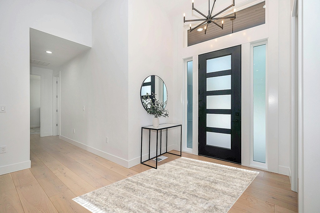 nuLOOM Brooke Shag Tasseled Area Rug, 5' 3" x 7' 7", Ivory in Modern White Entryway
