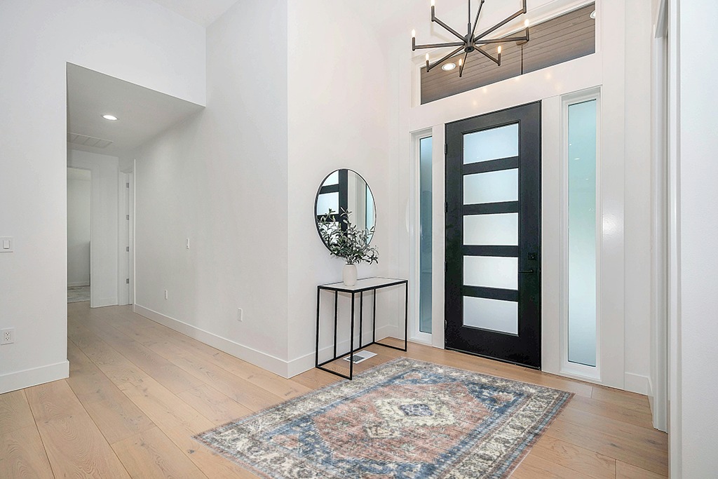 Bloom Rugs Caria Washable Non-Slip 5x7 Rug in Modern White Entryway