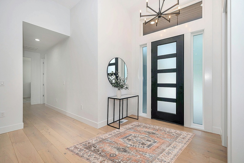 Ultra-Thin Antique Collection Area Ru in Modern White Entryway