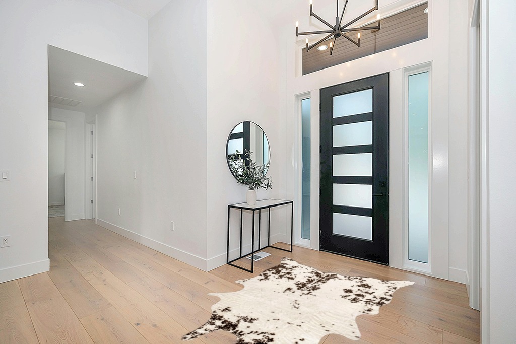 nuLOOM Marcia Machine Washable Faux Cowhide Area Rug, 5' x 6' 7", Brown in Modern White Entryway