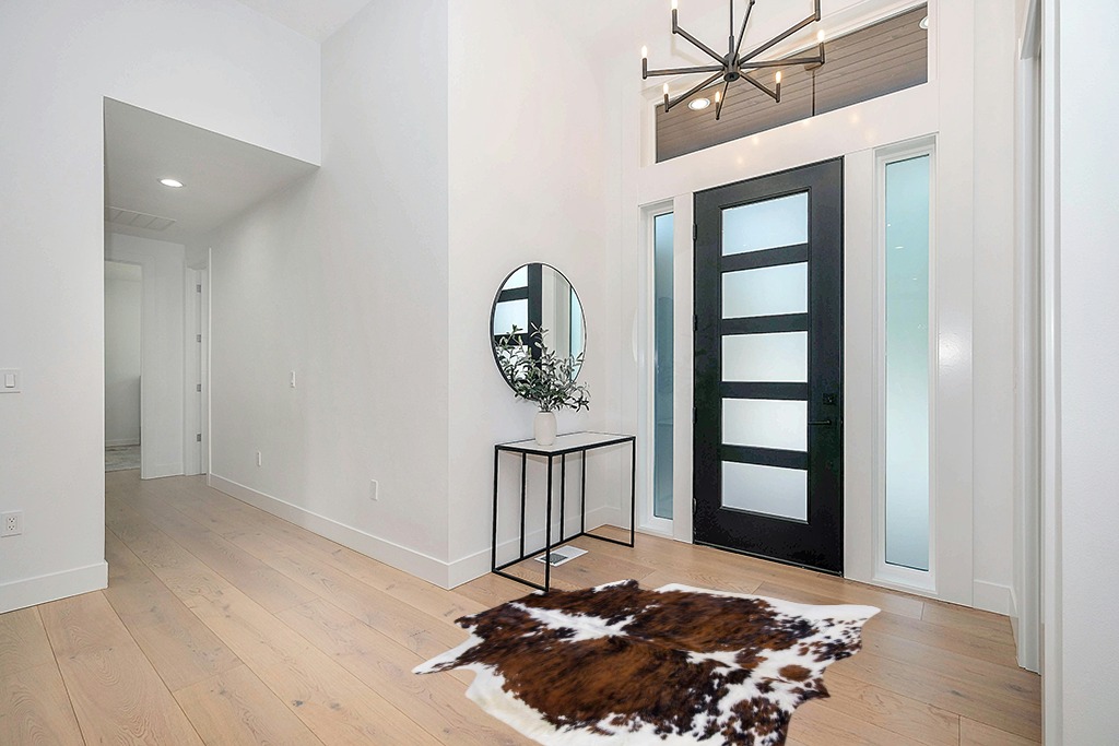 rodeo Genuine Cowhide Rug Large Real Cow Hide Western decortion Cow Rug for Bedroom Living Room Natrual Cow Print Rug for Western Wall Decor Texas Rug 5x7 Feet(150cmx 210cm) TC5X7 in Modern White Entryway