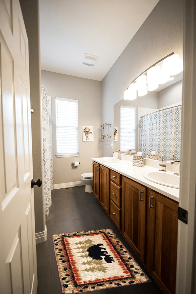 Masada Masada Rugs 2'x3' Cabin/Lodge Theme Area Rug with Bear and Cub Scene in Wooden and Grey Bathroom