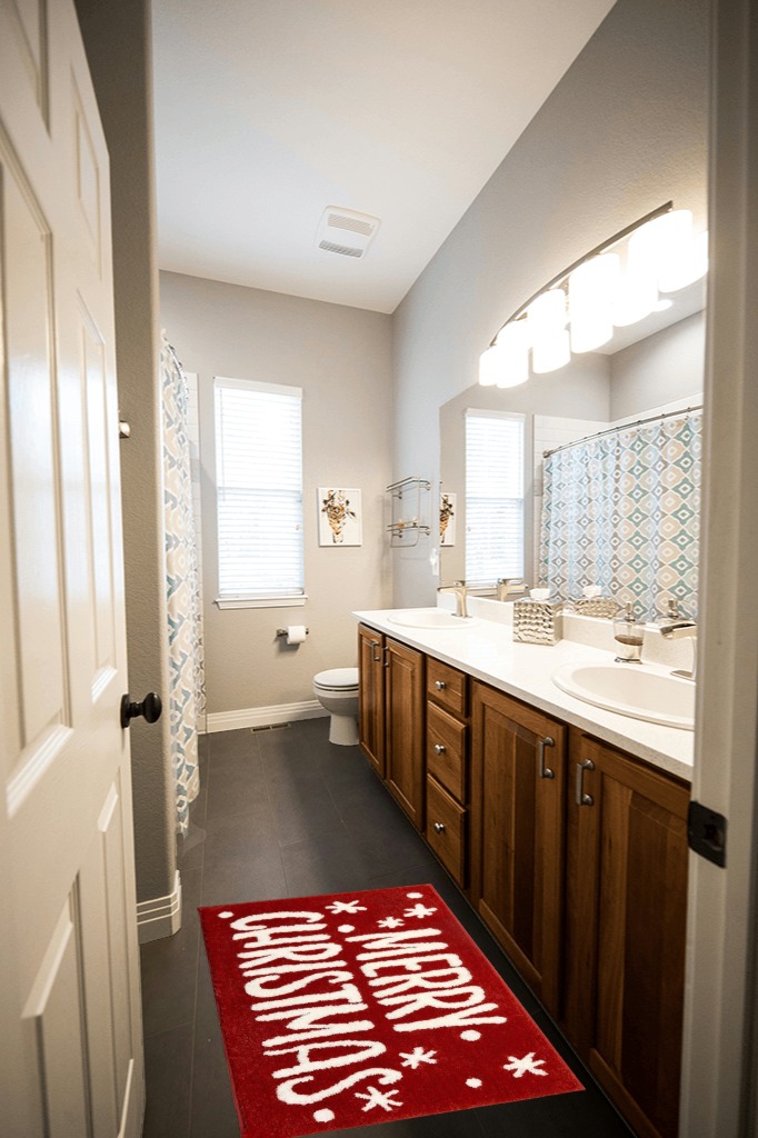 Nymphia Christmas Bath Mat, Christmas Bathroom Decor, Red Bathroom Rugs, Extra Soft and Absorbent Microfiber Cute Holiday Decorative Bath Rugs Non-Slip Machine Washable 20 x 32 Inch in Wooden and Grey Bathroom