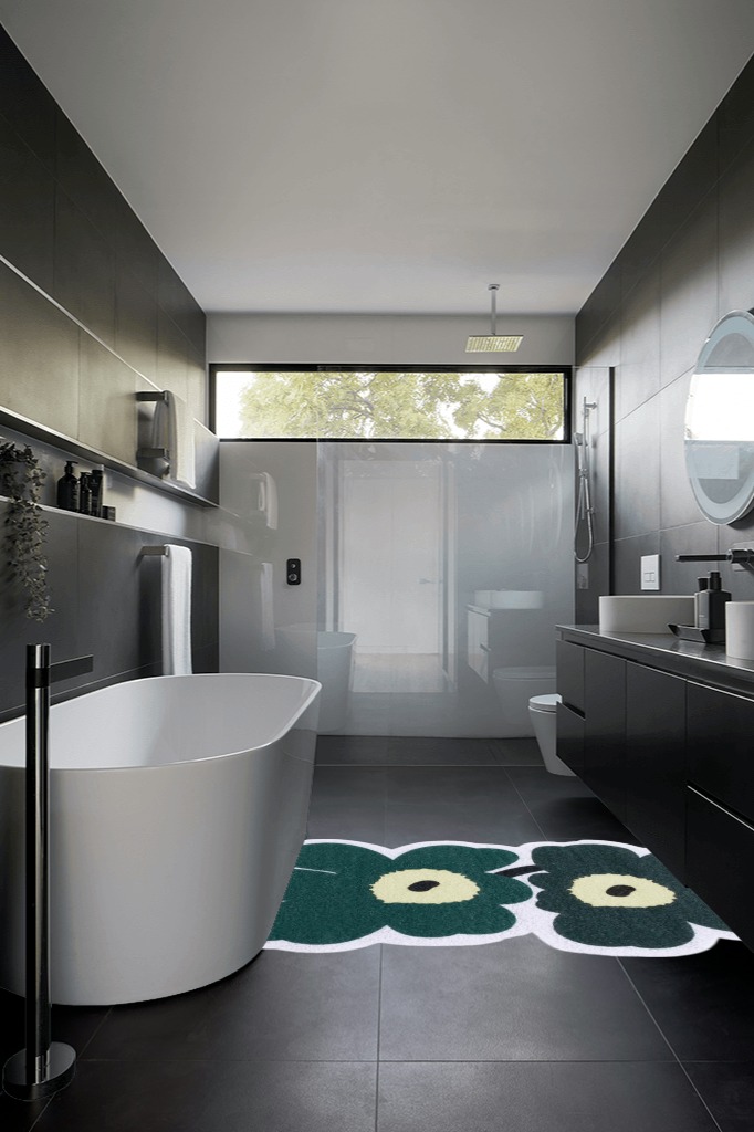 Flower Shape Bath Mats Green Shower Tub Mat Non Slip PVC Loofah Bath Mat Rug for Kitchen 50X80 cm in Black Modern Bathroom