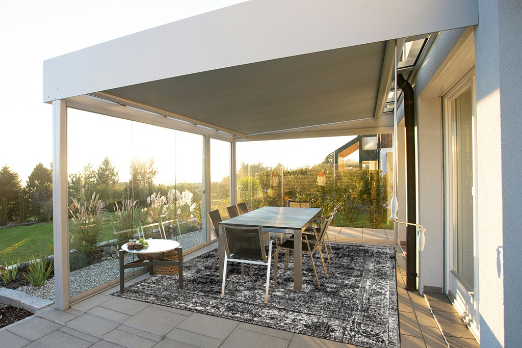 Unique Loom Sofia Collection Area Rug - Casino (7' 10" x 10' Rectangle, Black/ Ivory) in Silver and Grey Outdoor Patio