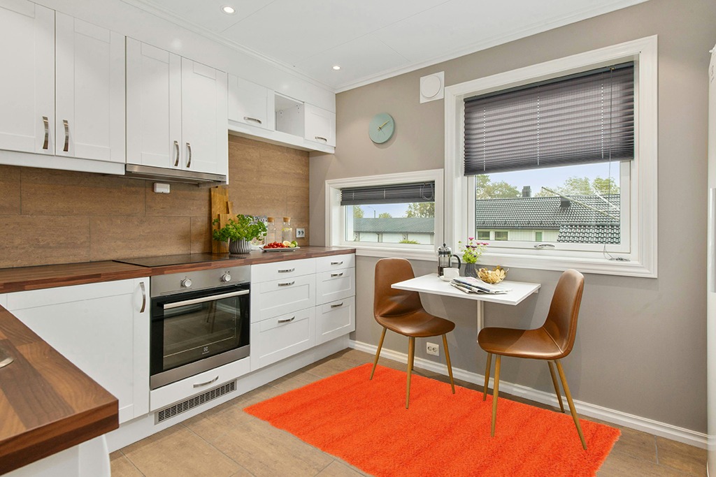 Unique Loom Solid Shag Collection Area Rug (4' 1" x 6' 1" Rectangle, Tiger Orange) in Wood and White Small Kitchen