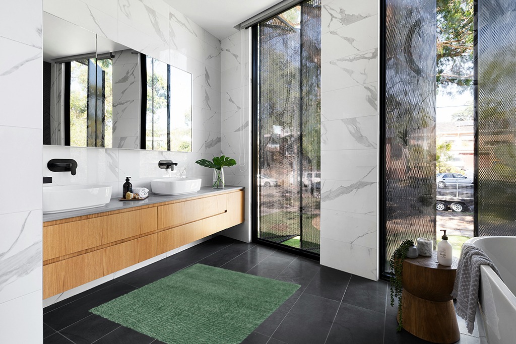 Safavieh August Shag Rug Collection AUG200Y - Green - 4' x 4' Square in Modern Black Tiled bathroom