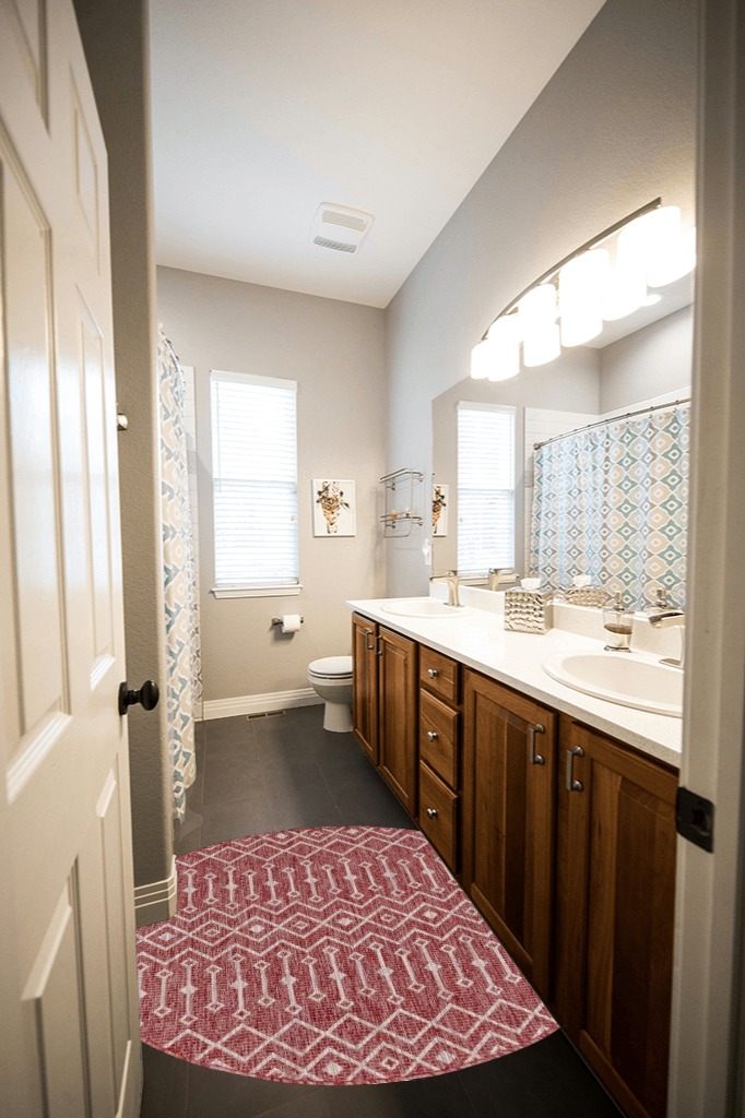 Unique Loom Outdoor Trellis Collection Area Rug - Tribal Trellis (4' 1" Round, Rust Red/ Ivory) in Wooden and Grey Bathroom