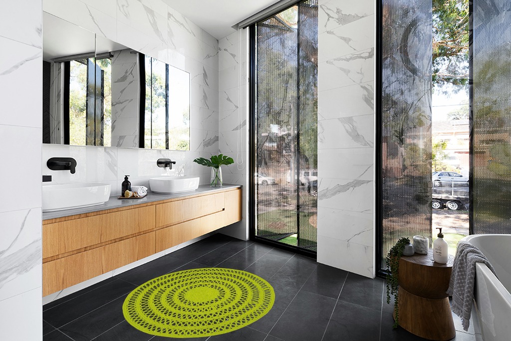 Dash and Albert Bowline Sprout Handwoven Indoor/Outdoor Round Rug, 4' Round Feet, Green Solid Pattern in Modern Black Tiled bathroom