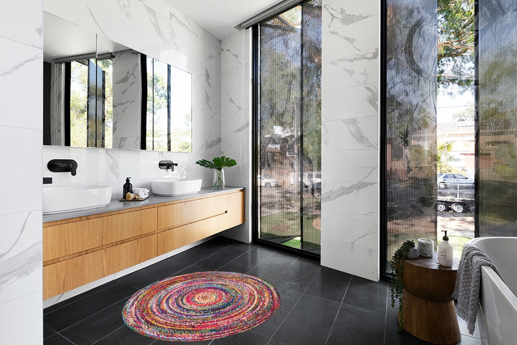 nuLOOM Tammara Bohemian Hand Braided Accent Rug, 4' Round, Multi in Modern Black Tiled bathroom