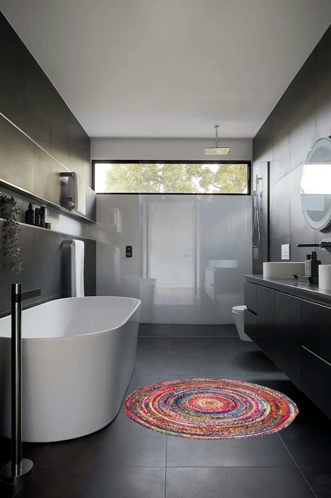nuLOOM Tammara Bohemian Hand Braided Accent Rug, 4' Round, Multi in Black Modern Bathroom
