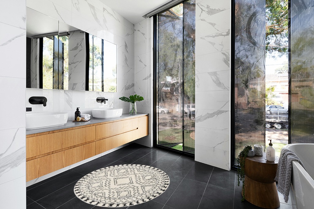 nuLOOM Vasiliki Moroccan Shag Tasseled Accent Rug, 4' Round, Off-white in Modern Black Tiled bathroom