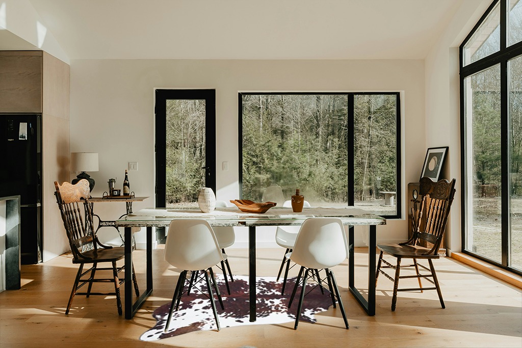 Guyi Rare Faux Cowhide Rug Large Cow Hide Rug 5.2X4.6 Feet Rustic Chic Western Rugs for Bedroom Living Room Dining Room Brown Animal Rugs Cow Print Non Slip Cow Area Rugs in Modern Scandinavian Dining Room with Black Accents