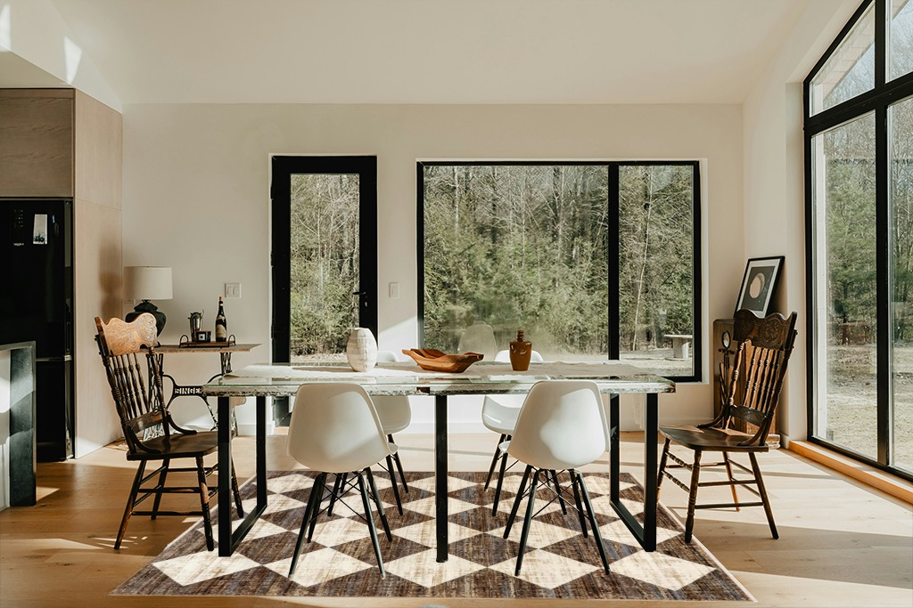 nuLOOM Meline Checkered Fringe Area Rug, 5x8, Beige in Modern Scandinavian Dining Room with Black Accents