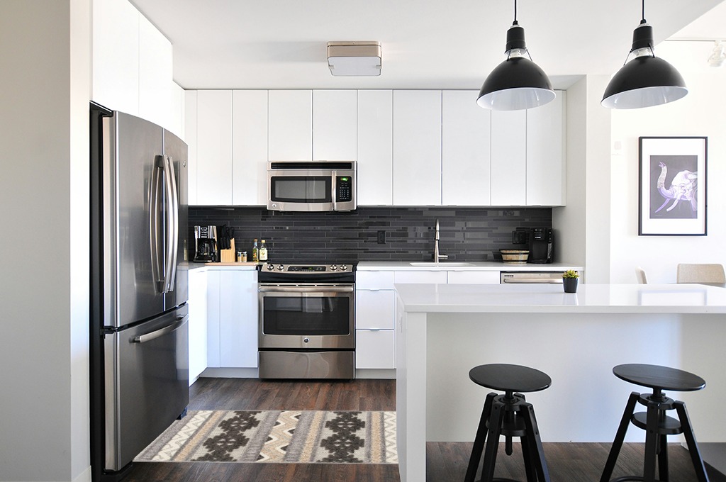 Rugshop Contemporary Geometric Bohemian Indoor/Outdoor Runner Rug 2' x 7' Gray in White and Black Modern Kitchen