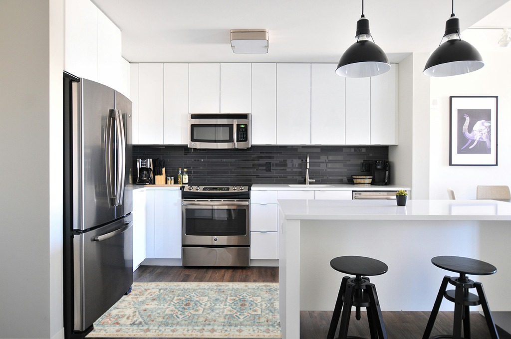 Lbris Washable Runner Rug,2'6''x6',for Hallway Laundry Room Kitchen Entryway Bathroom,Non Slip Rug Runners with Rubber Backing,Non Skid Stain-Resistant Non Shedding Durable Runners(Vintage) in White and Black Modern Kitchen