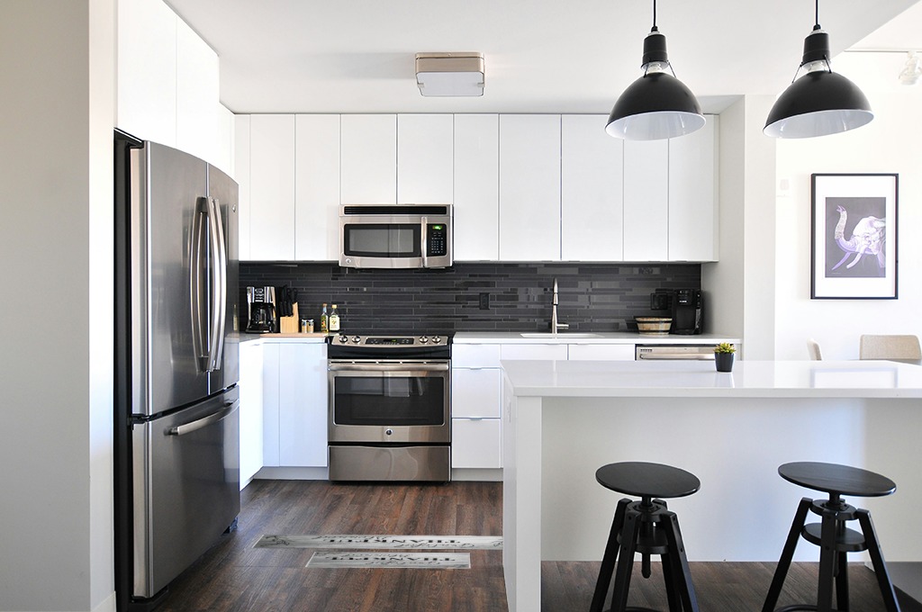 2 Pcs Kitchen Rugs Set Washable Kitchen Mats for Floor, Home, Sink, Bathroom Non Slip Cushioned Farmhouse Kitchen Rug Runner Standing Mat（Thankful in White and Black Modern Kitchen