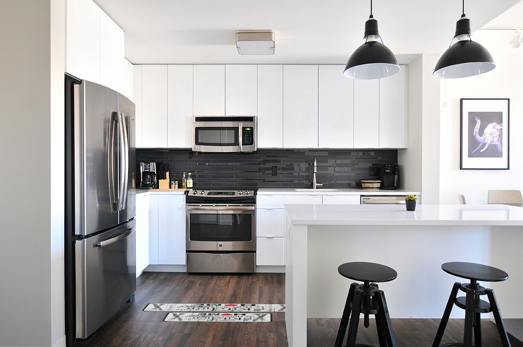 Sunopas Farmhouse Kitchen Rug 2 Pieces Set, Washable Non-Slip Kitchen Sink Rustic Decor Carpet, Home Water Absorb Microfiber Cushioned Kitchen Floor Standing Mats 17"x47"+17"x30" in White and Black Modern Kitchen