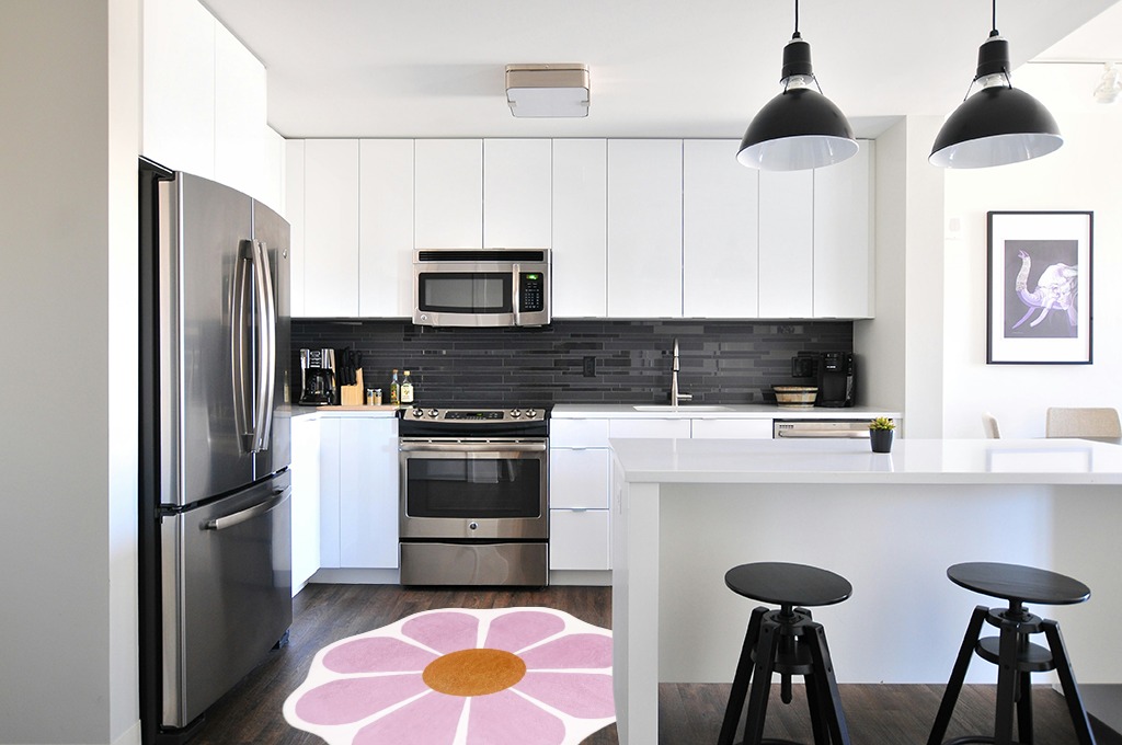 USTIDE Pink Flower Shaped Rug 47x47 Inch, Washable Flower Shaped Rug Soft Flower Rugs for Bedroom in White and Black Modern Kitchen