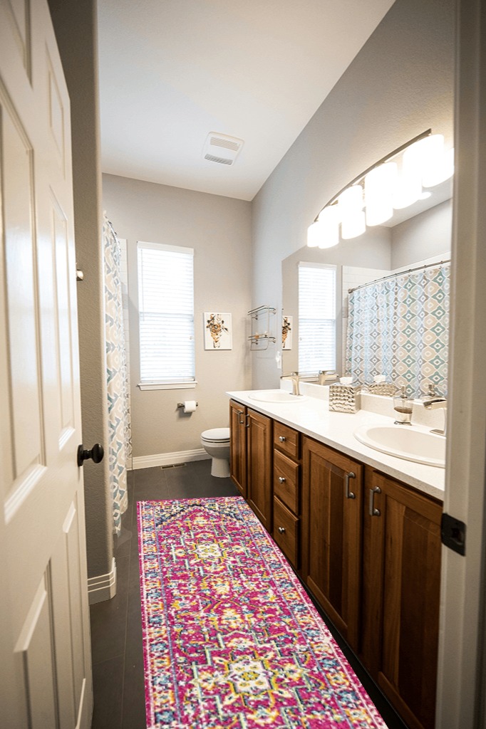 Brooklyn Geometric Medallion Bohemian Indoor Area-Rug in Wooden and Grey Bathroom