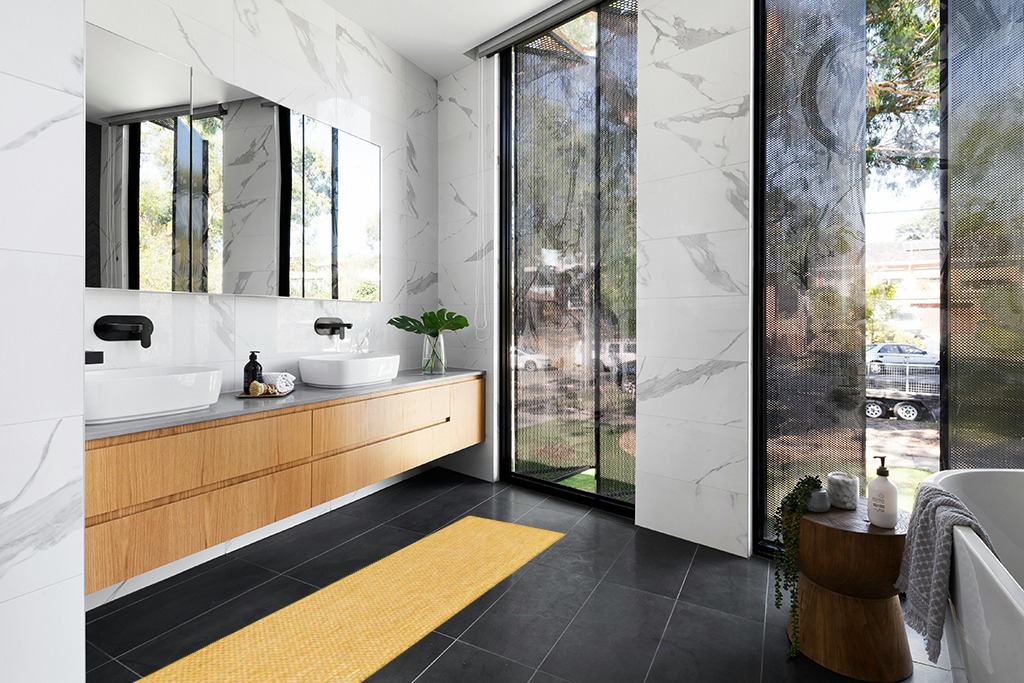Unique Loom Collection Casual Transitional Solid Heathered Indoor/Outdoor Flatweave Area Rug (2' x 6' 1" Runner, Corn Harvest Yellow) in Modern Black Tiled bathroom