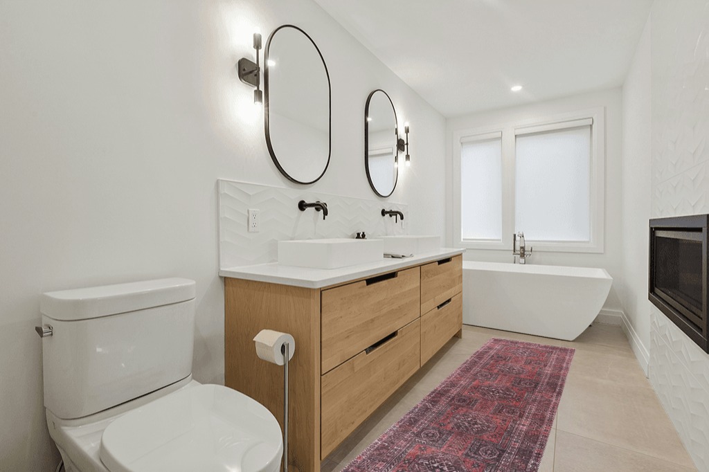 Adiva Rugs Machine Washable Area Rug RED/Brown in Scandinavian Neutral bathroom