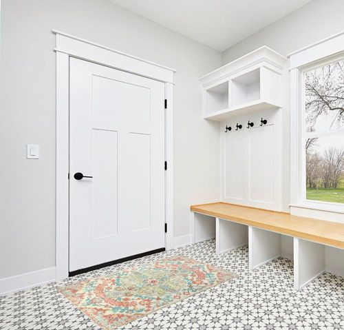 Lahome Bohemian Floral Medallion Area Rug in White Modern Entryway