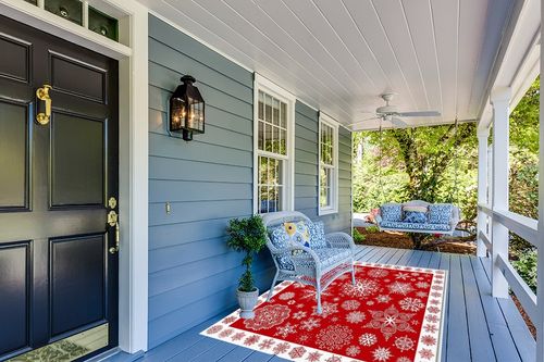 Christmas Area Rug 5 x 8, Washable Bedroom Rug Non-Slip Kitchen Rugs Non Shedding Floor Cover Mat Runner Rug for Living Room Dining Room Outdoor Carpet Seasonal Red Snowflakes Winter Xmas in Light Blue Patio