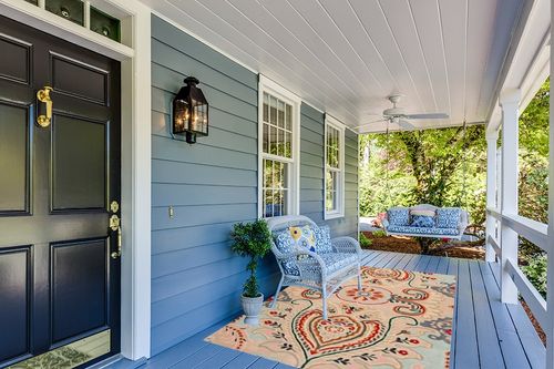 SAFAVIEH Bella Collection Area Rug - 5' x 8', Beige & Blue, Handmade Boho Wool, Ideal for High Traffic Areas in Living Room, Bedroom (BEL118B) in Light Blue Patio