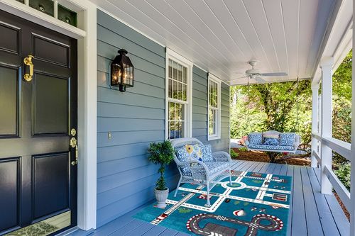 SAFAVIEH Carousel Kids Collection Area Rug - 5'3" x 7'6", Turquoise & Ivory, Non-Shedding & Easy Care, Ideal for High Traffic Areas for Boys & Girls in Playroom, Nursery, Bedroom (CRK192K) in Light Blue Patio