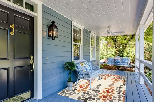 SAFAVIEH Soho Collection 5' x 8' Beige / Orange SOH338B Handmade Premium Wool & Viscose Area Rug in Light Blue Patio