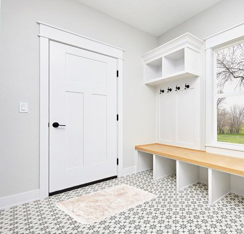 Shag Collection 2'6" x 4' Ivory in White Modern Entryway