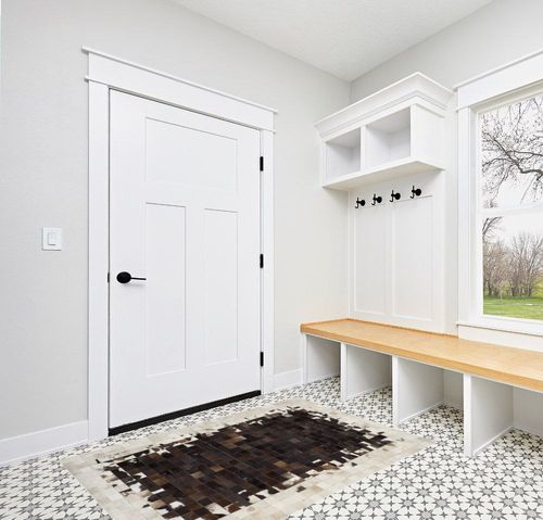 SAFAVIEH Studio Leather Collection 4' x 6' Ivory / Dark Brown STL215B Handmade Mid-Century Modern Leather Area Rug in White Modern Entryway