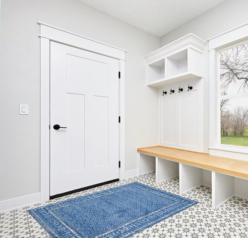 SAFAVIEH Adirondack Collection Accent Rug - 4' x 6', Light Blue & Dark Blue, Distressed Design, Non-Shedding & Easy Care, Ideal for High Traffic Areas in Entryway, Living Room, Bedroom (ADR110F) in White Modern Entryway